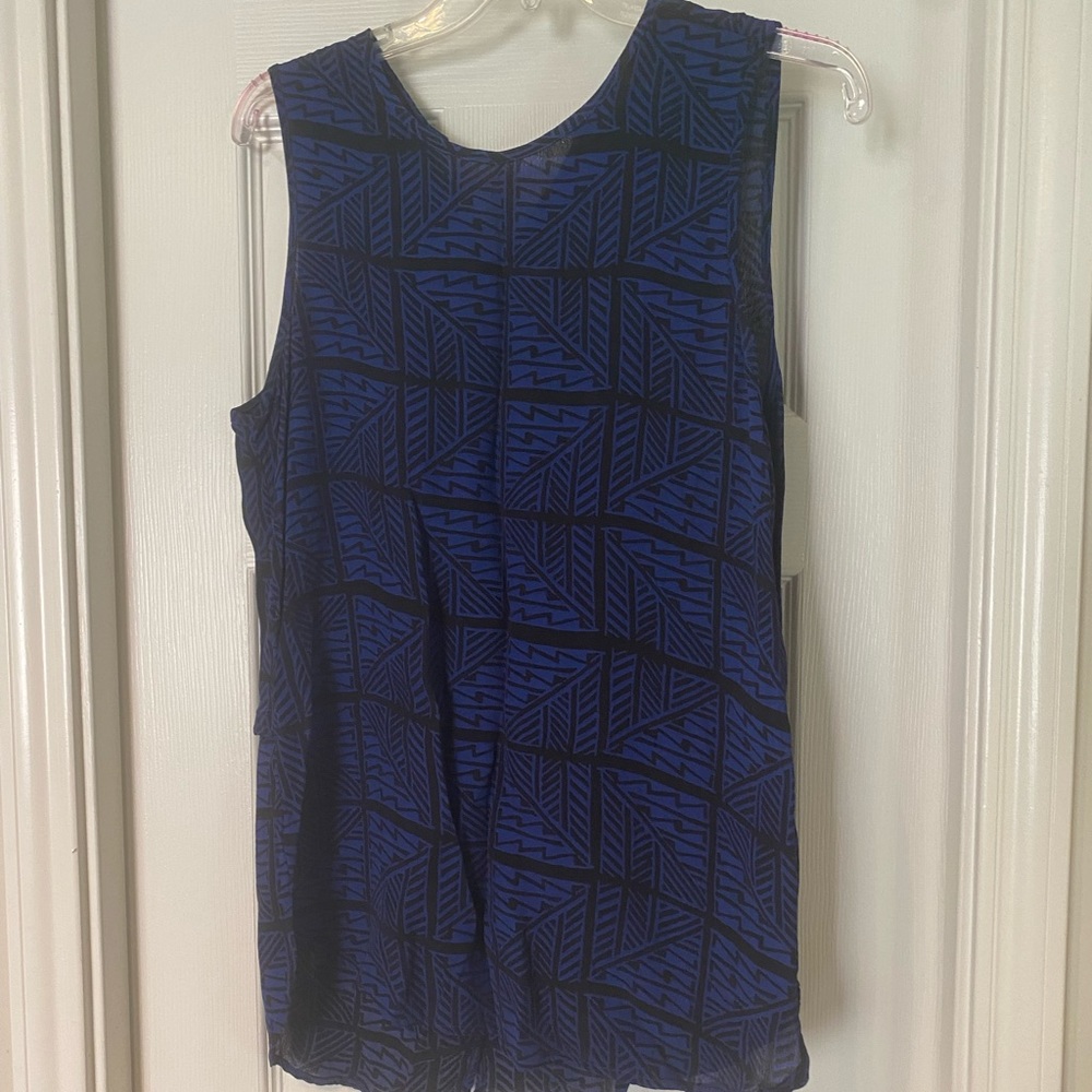 Blue and black geometric pattern top with split back design